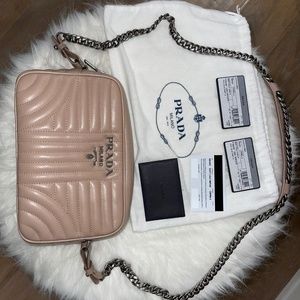 Diagram quilted camera bag